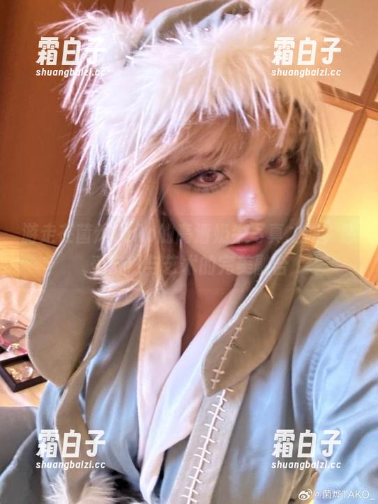游走在菌烨tako的高清奶牛写真之间，感受自然与艺术的完美融合