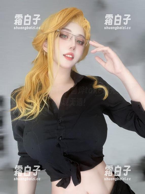 春田泳装全套图包，菌烨tako的完美身姿展现无遗！