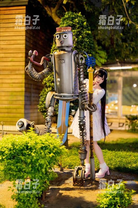 落落Raku 邂逅落落Raku女王:全套写真原图展现她的多面魅力