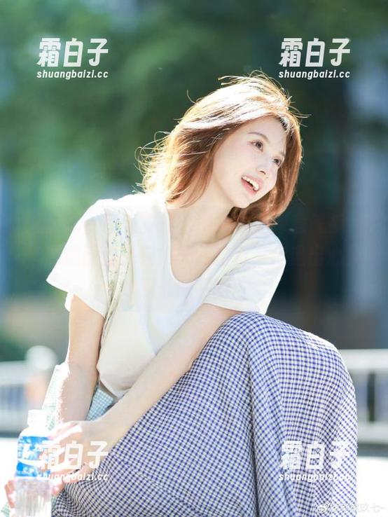 语画界 - 感受安琪Yee女神的诗意气质，她的美图作品宛如天籁之音，传递出心灵深处的震撼。