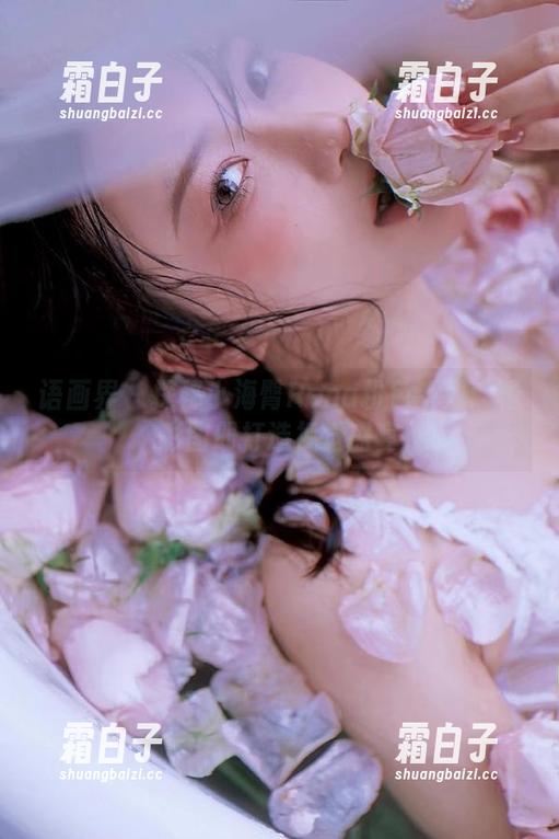 语画界-小海臀Rena 语画界 - 探秘小海臀Rena粉色系列:精彩图册打造视觉盛宴