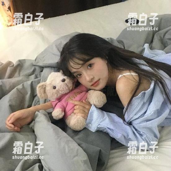 语画界 - 言沫发布全新灰丝气质套图，免费下载让你领略无限风采
