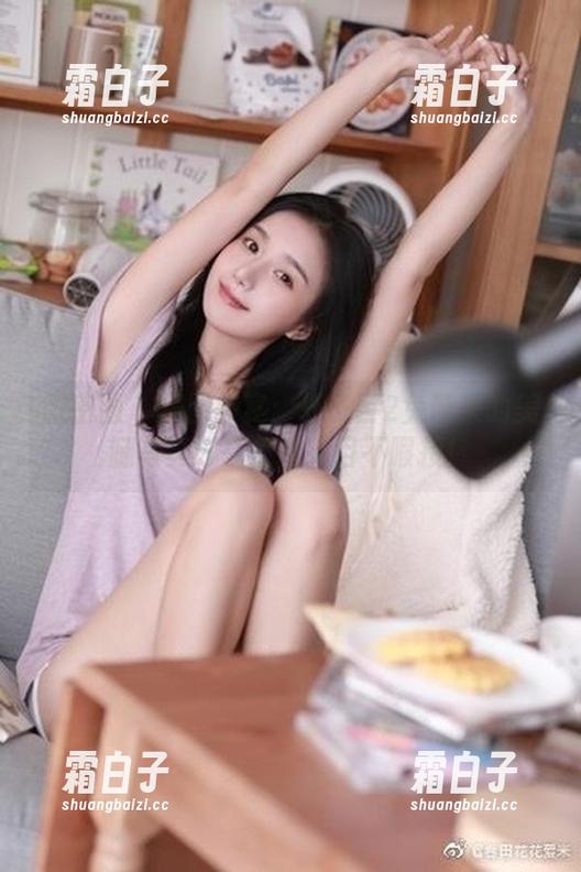 微密圈 - 美图盛宴：轩子巨2兔带来的美腿写真分享，令人目不暇接！