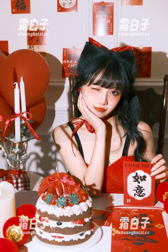 微密圈 - 迷人的酒红色：轩子巨2兔的私拍作品带来的视觉盛宴