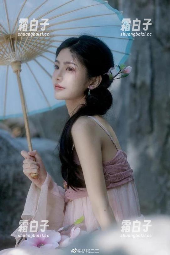 微密圈 - 原图特辑：金希儿带你探索厨娘的美丽世界在线发售
