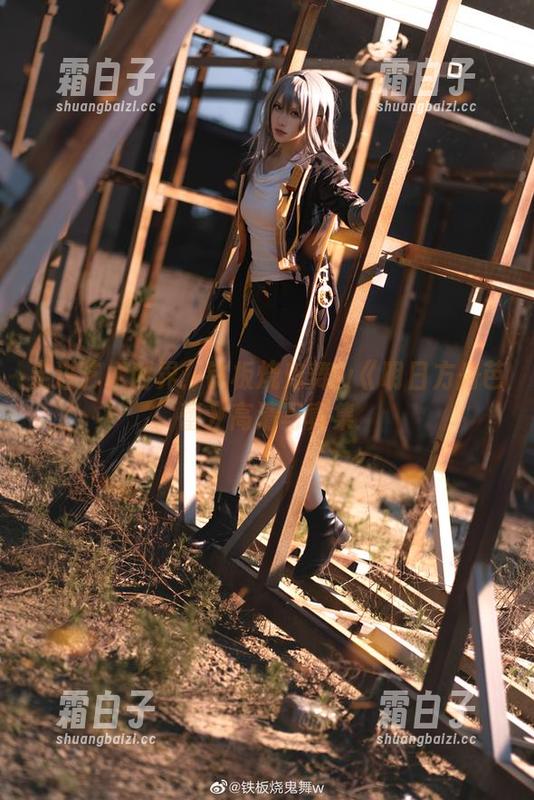 走进艺术世界：铁板烧鬼舞w《明日方舟芭蕾》高清写真集