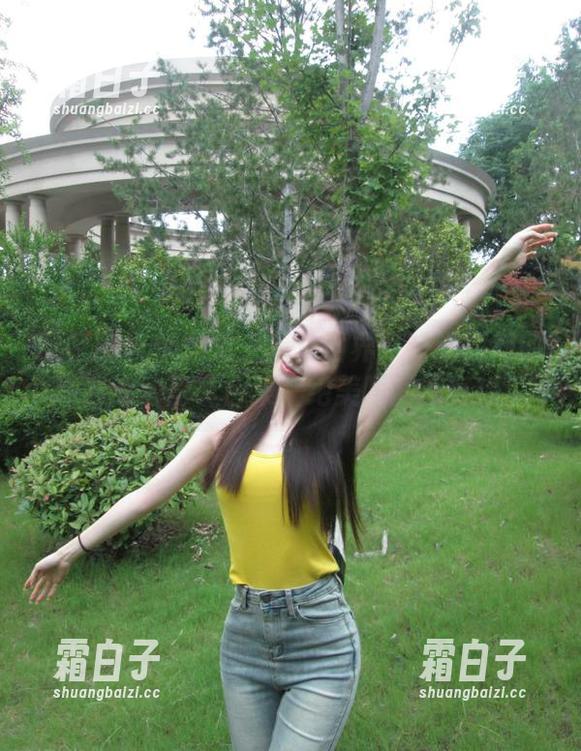 铁锤姐姐 微密圈 - 带你潜入清水世界:铁锤姐姐的高清泳池写真合集,绝美瞬间不容错过