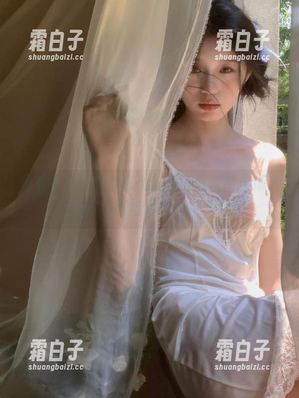 青豆客 - 施忆佳Kitty酱的白丝图包精选，感受细腻与温柔的完美结合