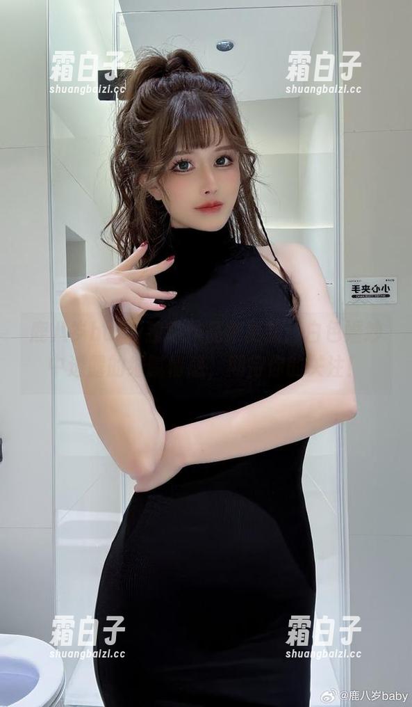 鹿八岁baby独特作品集更新：白色婚纱中透露的细腻情感，期待你的关注！