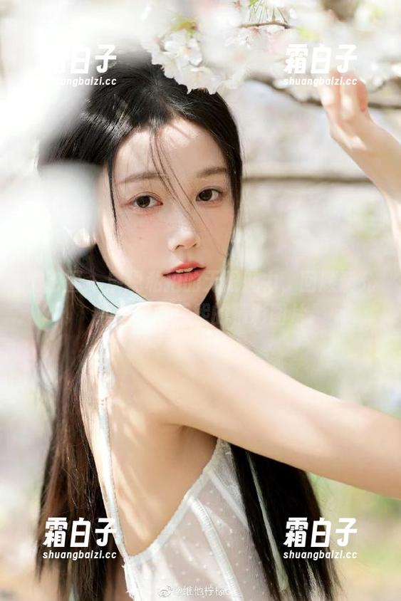 微密圈 - 展现私拍的无限魅力，回顾黎允熙与美女熙熙的精彩图片