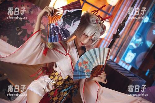 走进黑川的万圣节：探索她的写真图包中的鬼魅与美丽！